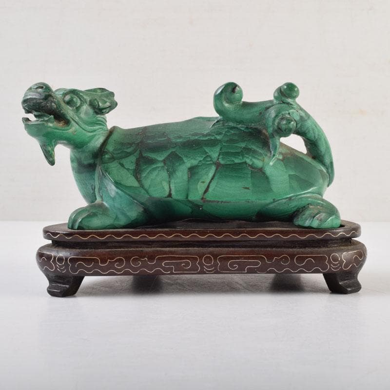中国　玉石孔雀石マラカイト彫刻　神獣　置物　約896g　唐木台付　V　9009