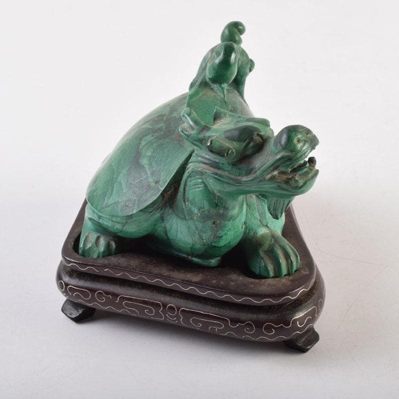 中国　玉石孔雀石マラカイト彫刻　神獣　置物　約896g　唐木台付　V　9009