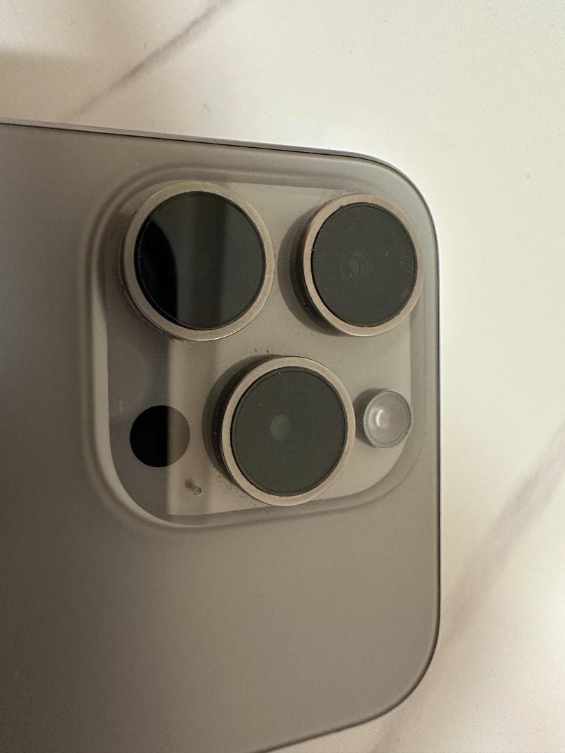 値下★美品★iPhone 15 Pro 本体★（128GB）ナチュラルチタニウム