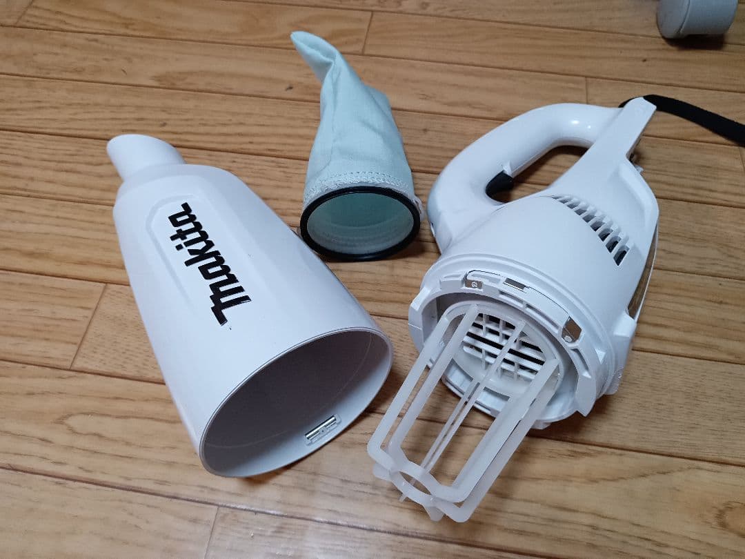 マキタ10.8V充電式クリーナーCL106FD バッテリー、充電器付