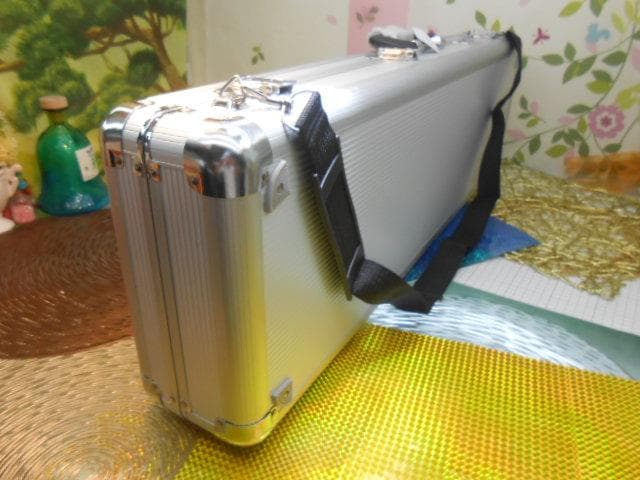 ★★★期間限定販売(送料無料)11.000円　肩紐付き一丁入アルミハードケース