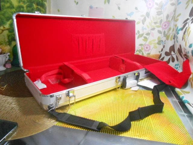 ★★★期間限定販売(送料無料)11.000円　肩紐付き一丁入アルミハードケース