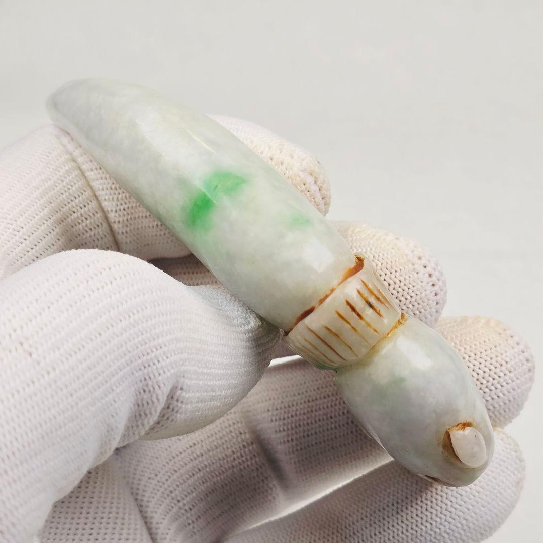 古美術 翡翠 氷糯 辣緑 手彫 龍頭紋 獣牙形 根付 玉佩 玉衝牙 お守り 美品