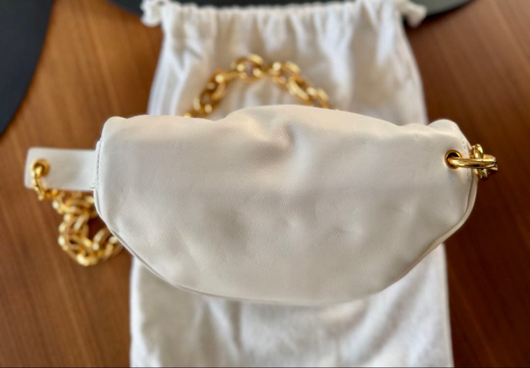 BOTTEGA VENETA ホワイト ボディーバッグ