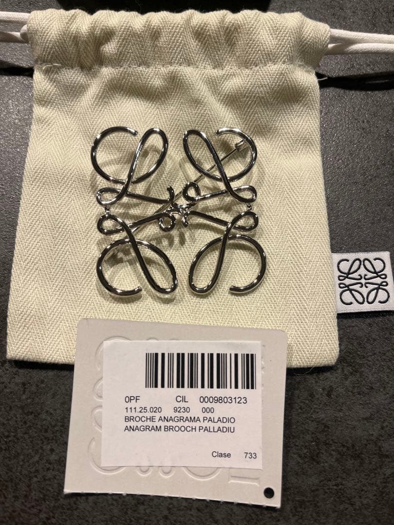 ロエベ LOEWE シルバー　アナグラム　ブローチ