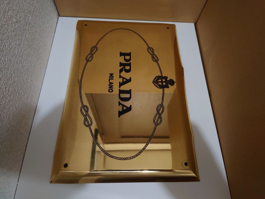 PRADAロープロゴ　ストアギャランティゴールドプレート