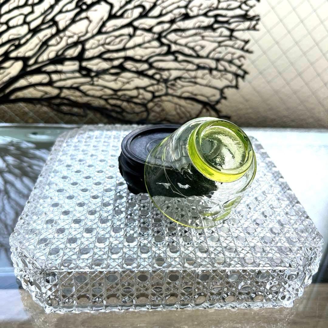 骨董　時代ガラス　切子　花　松葉　黄色　ウランガラス　反り口碗型　盃　猪口　１客