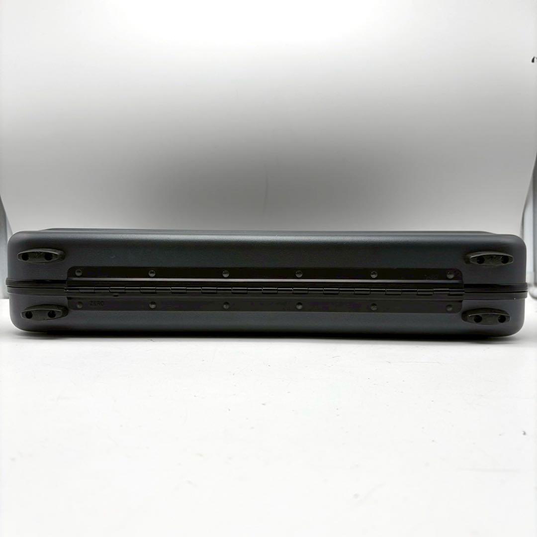 極美品 ゼロハリバートン ガンメタ アタッシュケース ダイアルロック