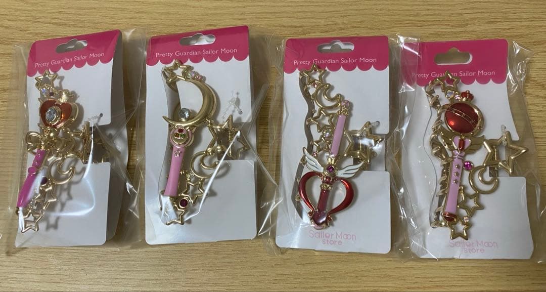 セーラームーン　ヘアクリップ　4種
