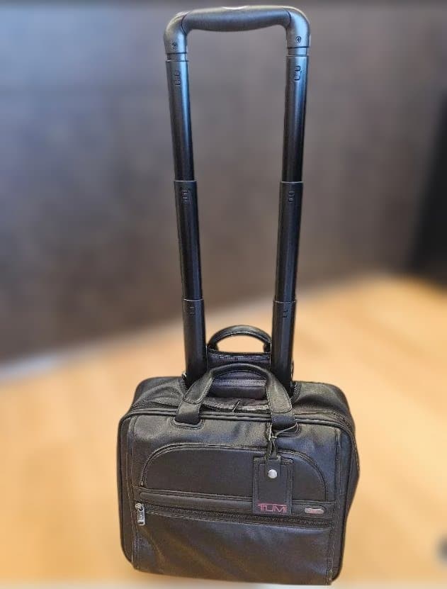 希少質感最高TUMIの良質の本革　TUMI ブラックレザー キャリーケース