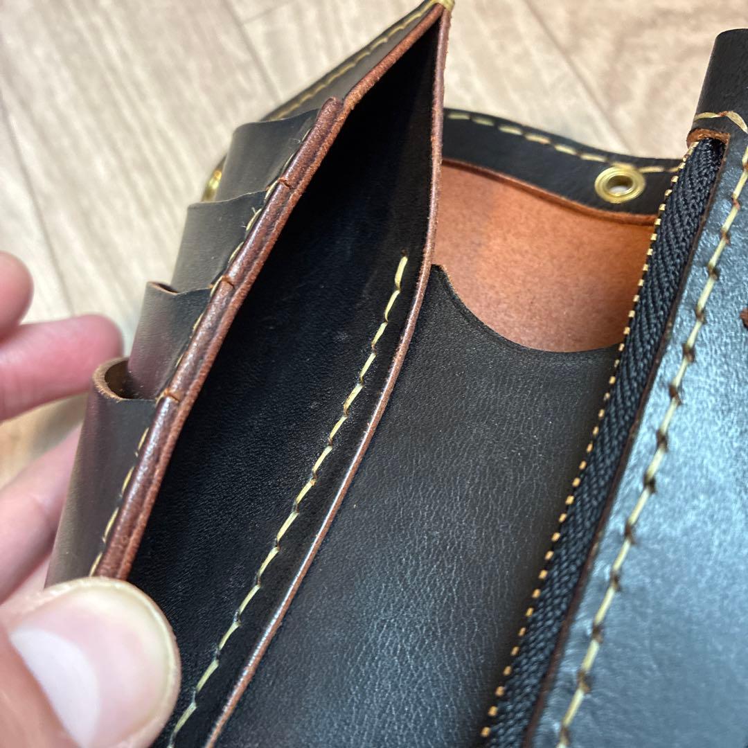 【週末セール】【茶芯ブラック】ミドルトラッカーウォレット真鍮　お札を折らずに収納