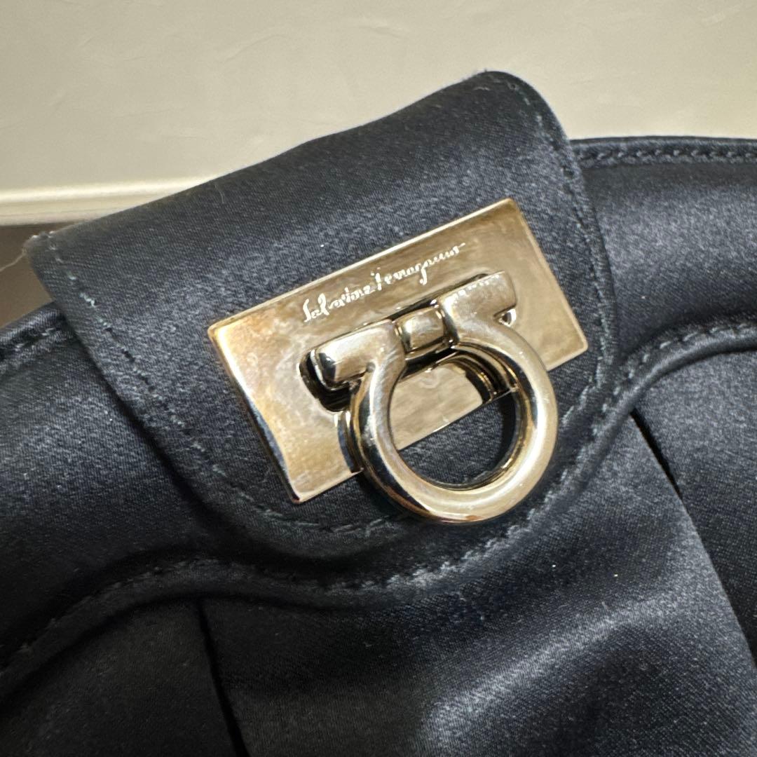 Salvatore Ferragamo ブラックパーティーバッグ