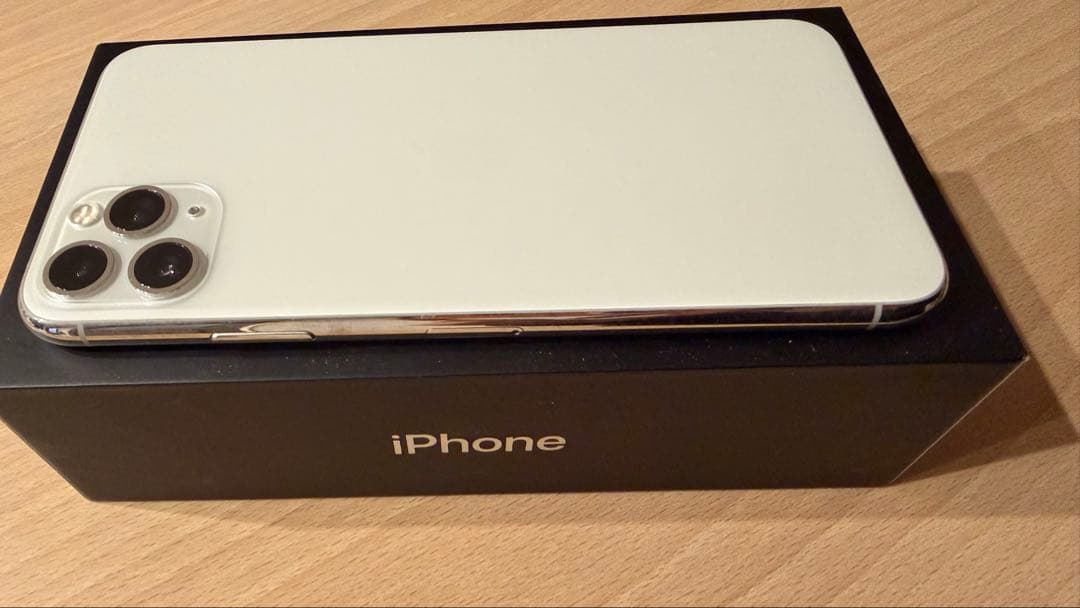 Apple iPhone 11 Pro シルバー 本体 箱付き　イヤホン付き