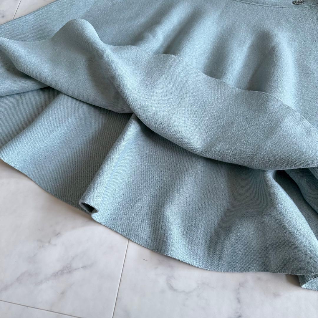 美品★フォクシー ニットフレアスカート ロゴプレート スモーキーブルー 40