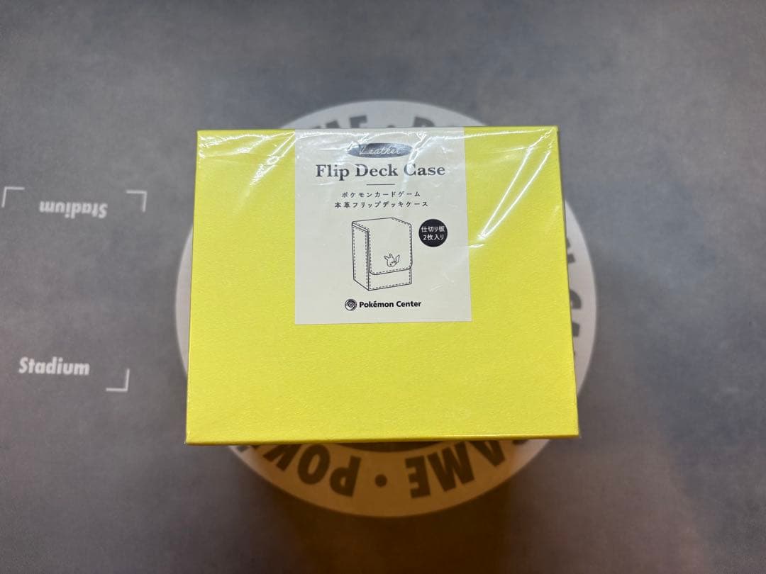 ポケモンカード　本革フリップデッキケース ピカチュウ