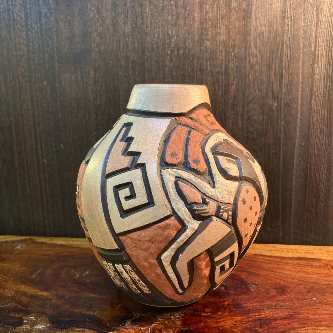 ホピ族 Carla Nampeyo作 コーンメイデン壺