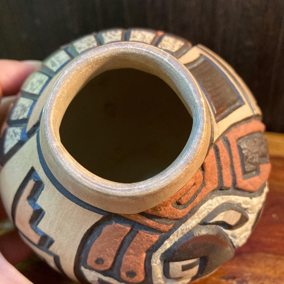 ホピ族 Carla Nampeyo作 コーンメイデン壺