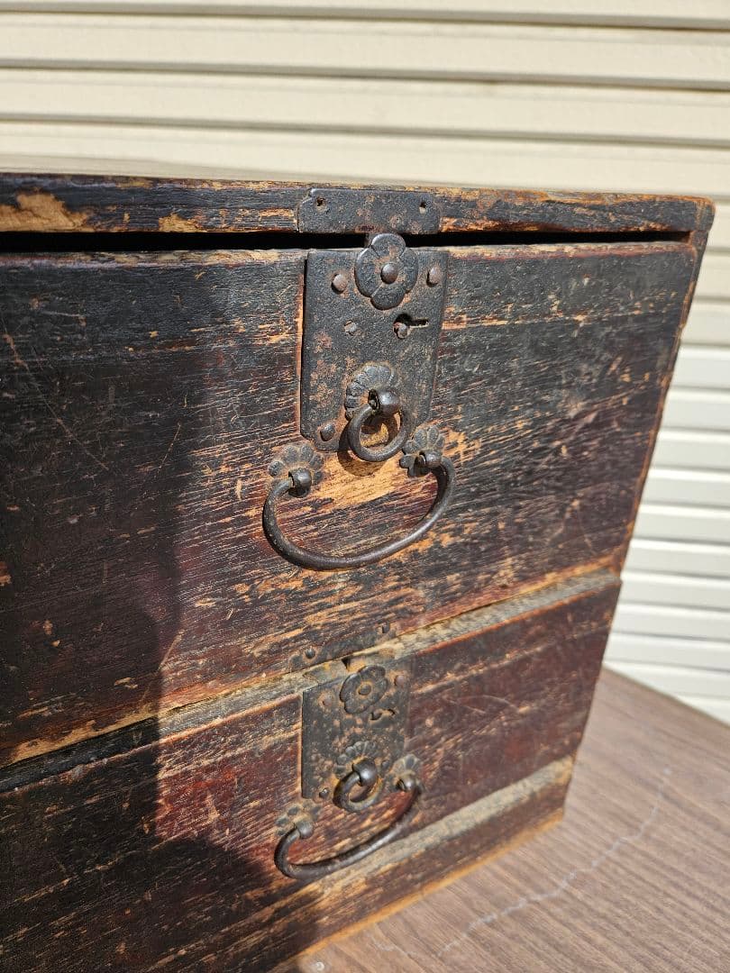 日本のアンティーク 古い木の抽斗 長持 長箪笥 二段 巻物 掛け軸 日本刀 長物