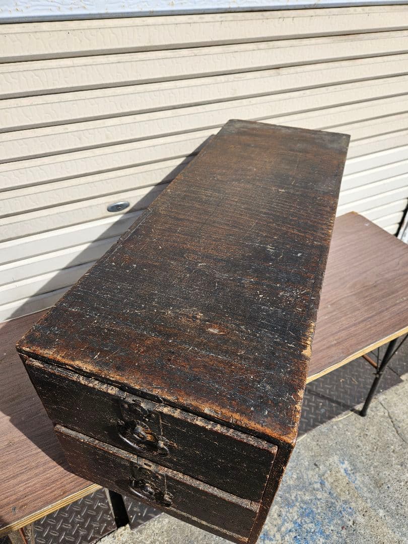 日本のアンティーク 古い木の抽斗 長持 長箪笥 二段 巻物 掛け軸 日本刀 長物