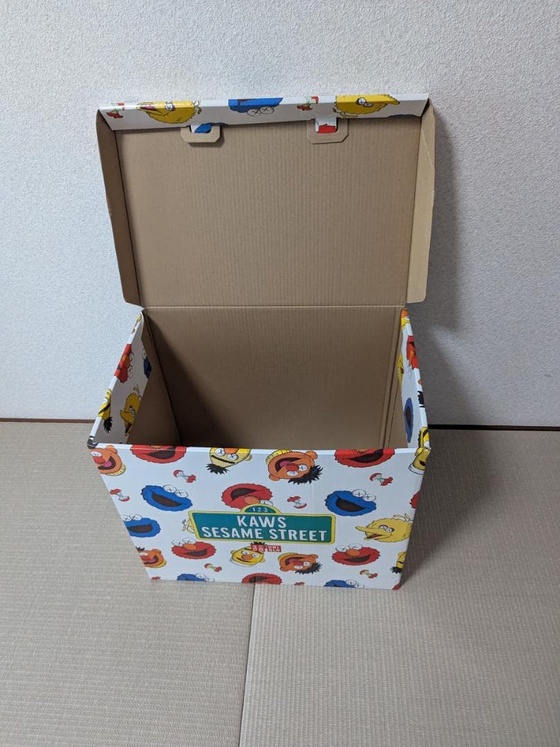 UNIQLO　UT「KAWS x SESAME STREET」ぬいぐるみ