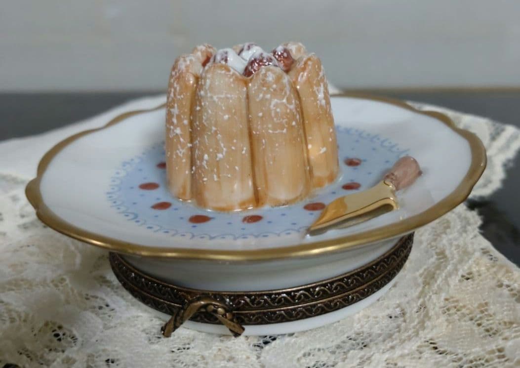 フランス リモージュ製陶器製ケーキ型装飾ピルケース