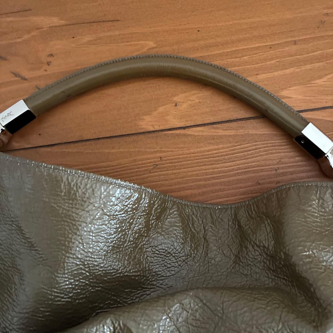 YVES SAINT LAURENT パテントトートバッグ　ローディ　グレー