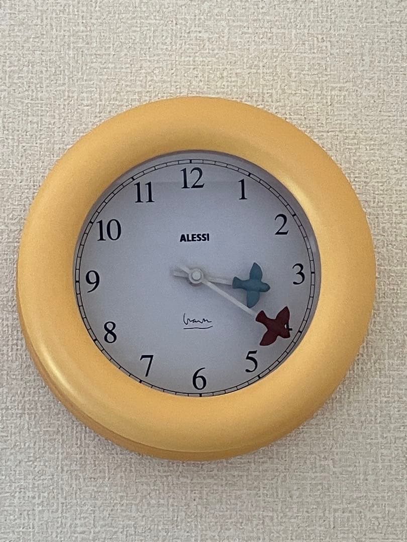 アレッシ　Alessi 壁掛け時計 イエロー　デザイン：マイケル・グレイブス