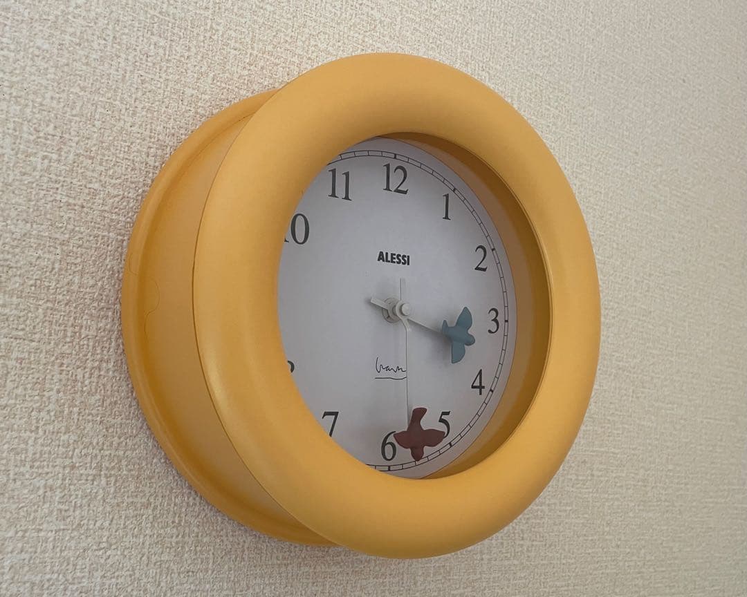 アレッシ　Alessi 壁掛け時計 イエロー　デザイン：マイケル・グレイブス
