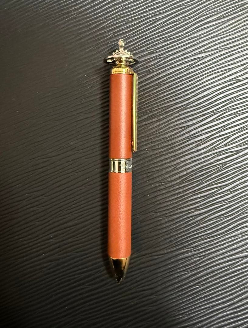 vivienne westwood立体オーブ付き本革ボールペン