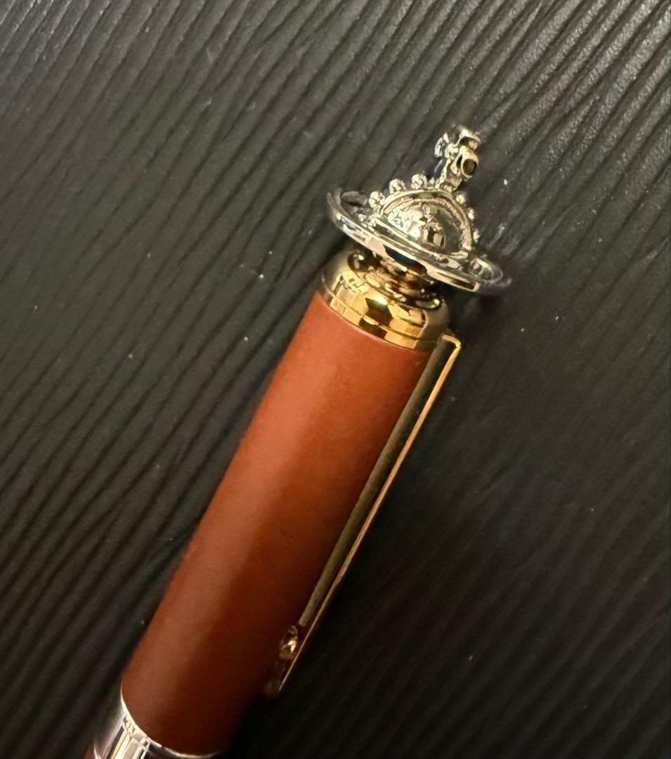 vivienne westwood立体オーブ付き本革ボールペン