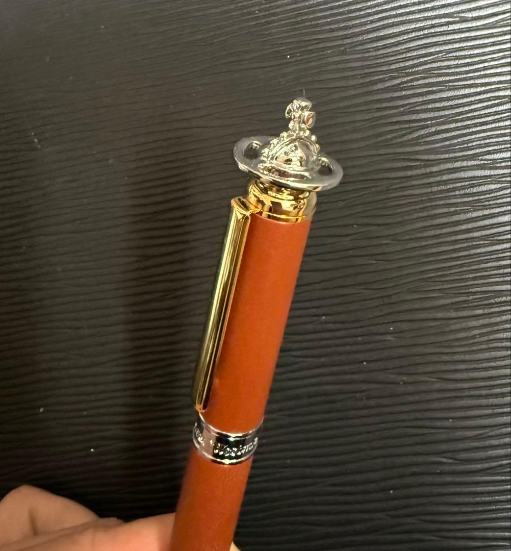 vivienne westwood立体オーブ付き本革ボールペン