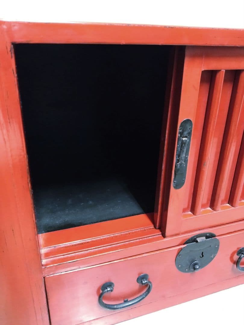 赤い漆塗りの楕円形のローキャビネット　和モダン　神奈川県座間市での引き渡し可