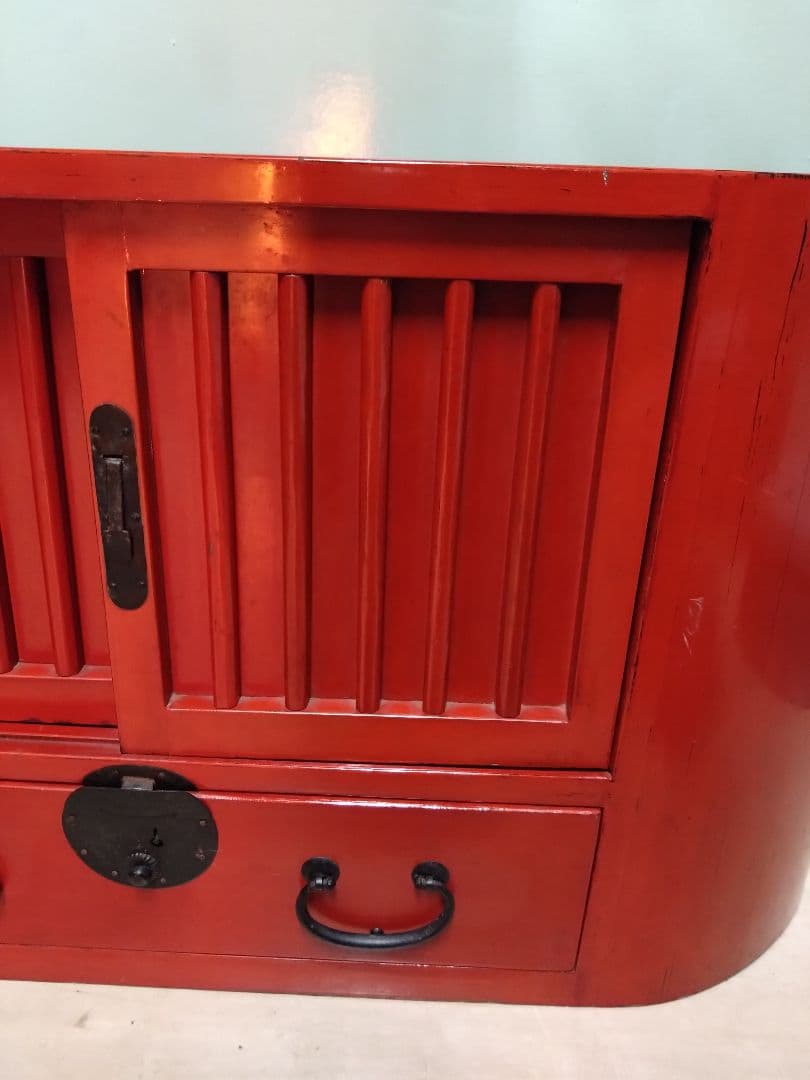 赤い漆塗りの楕円形のローキャビネット　和モダン　神奈川県座間市での引き渡し可