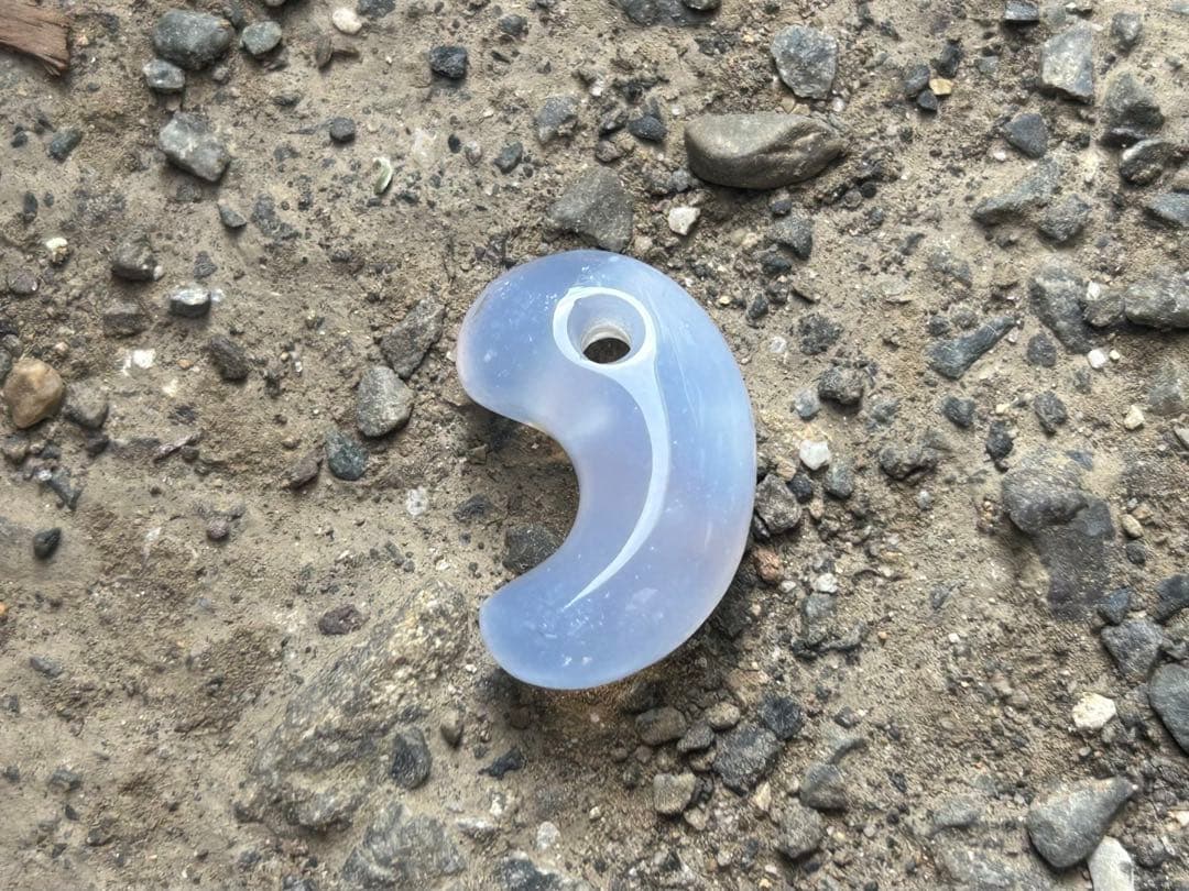 青森産　青メノウ勾玉　錦石