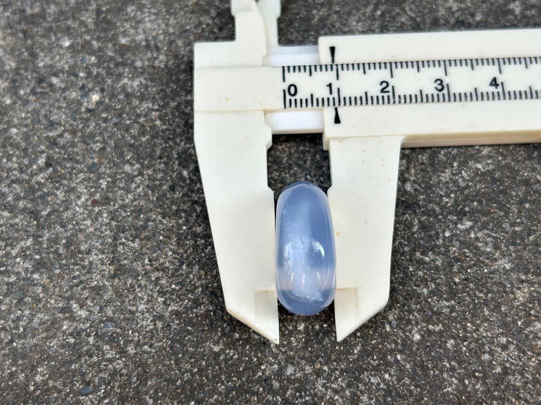 青森産　青メノウ勾玉　錦石