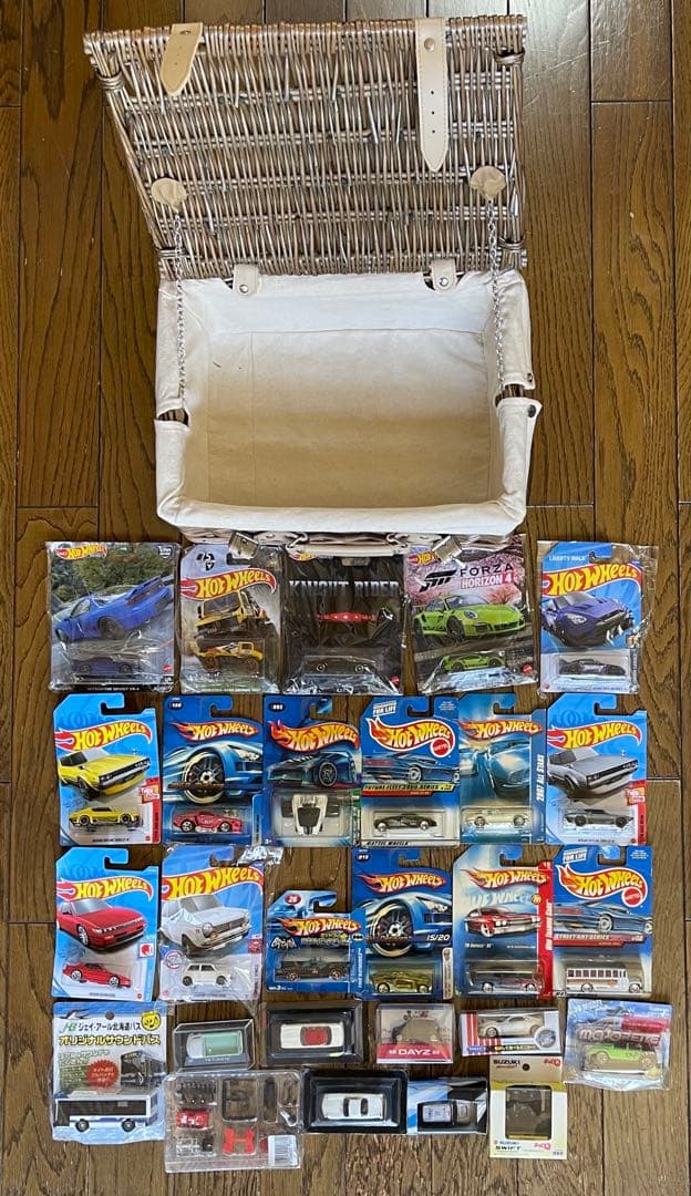 ミニカー27台(ホットウィール HotWheels 他) +バスケット