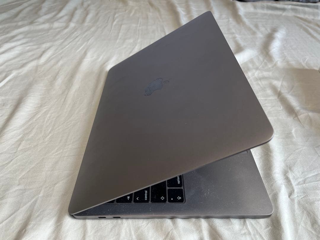 MacBook Pro 13inch 2019 付属品完備+Satechiハブ