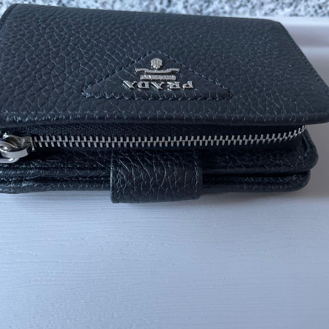 プラダ二つ折り財布VITELLODAINO小銭入付