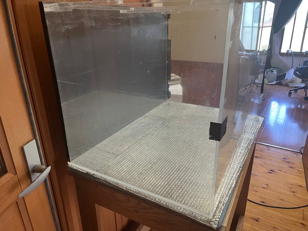 引き取り限定　アクリル水槽 90✖️60✖️60と、水槽台付き