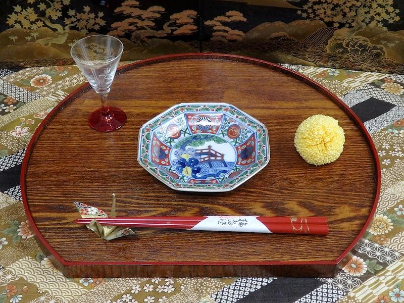 大聖寺伊万里　金襴手　菊に団龍紋　岩に欄干の図　八角４寸皿D702AS-CEd