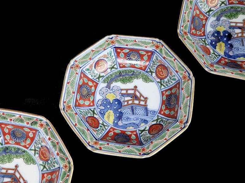 大聖寺伊万里　金襴手　菊に団龍紋　岩に欄干の図　八角４寸皿D702AS-CEd