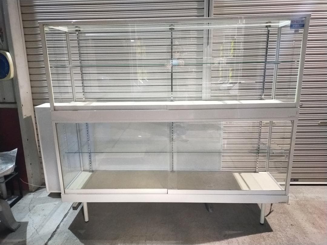 (引取限定）タカヤマ製☆陳列用ガラスショーケース☆2段式☆収納☆(照明付き)