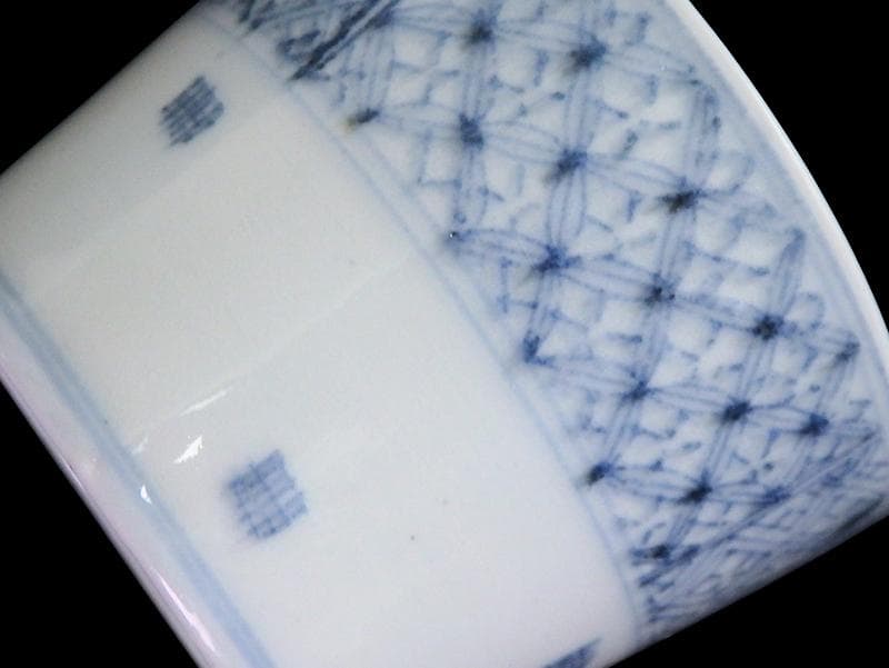 古伊万里　染付　四方襷紋に菊花の図　蕎麦猪口　A666AS-fbto