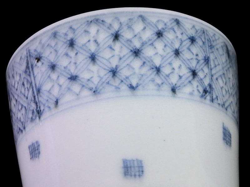 古伊万里　染付　四方襷紋に菊花の図　蕎麦猪口　A666AS-fbto