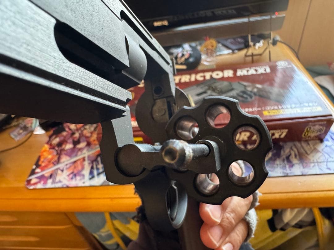 CONSTRICTOR MAXI ガス式リボルバー