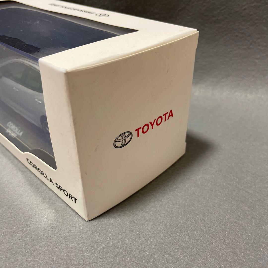 カローラスポーツ　カラーサンプル　シルバーメタリック