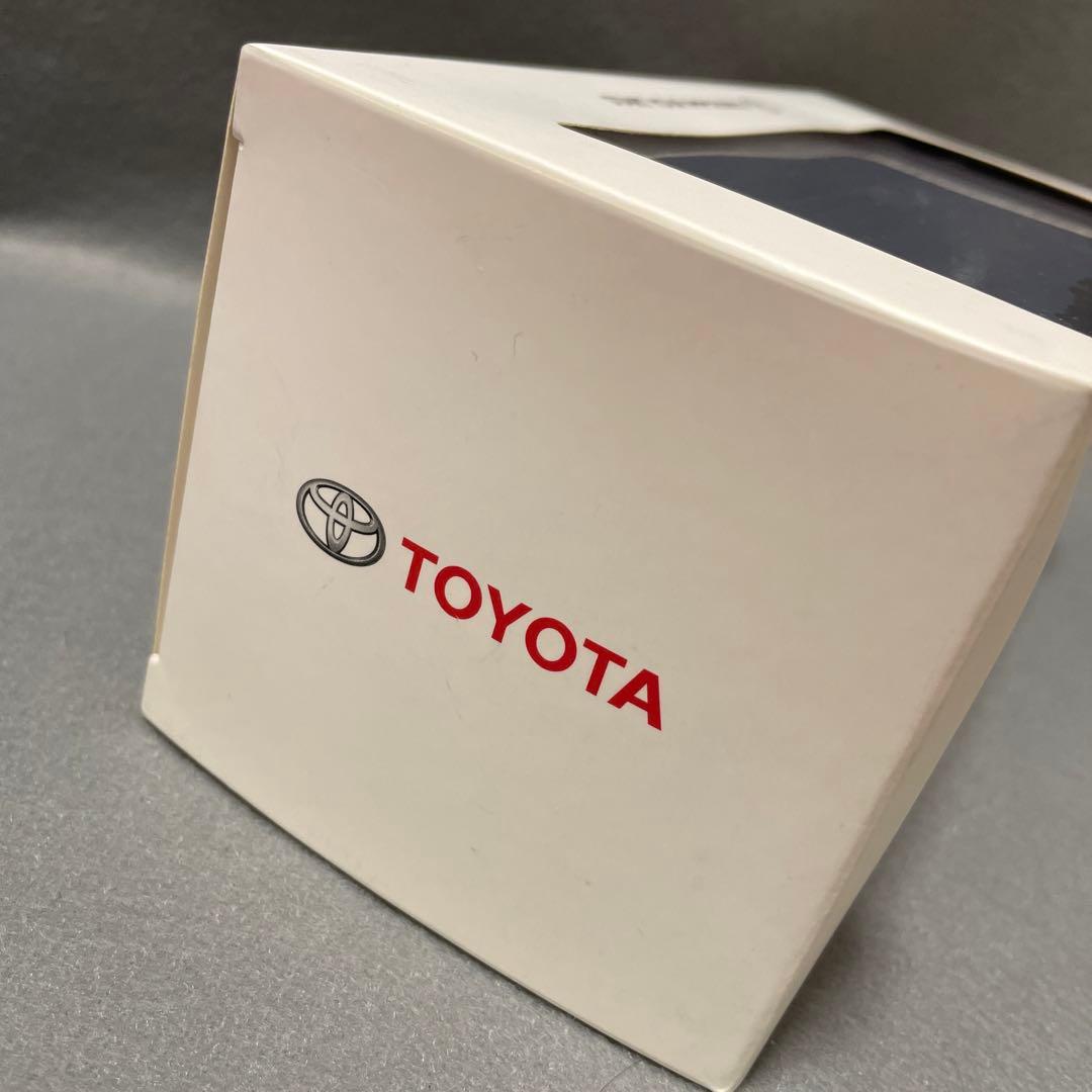 カローラスポーツ　カラーサンプル　シルバーメタリック