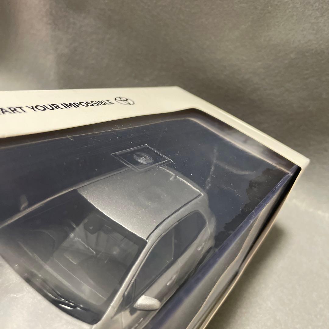 カローラスポーツ　カラーサンプル　シルバーメタリック