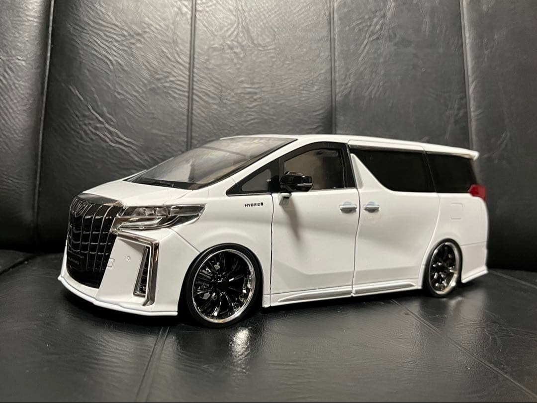 トヨタ　アルファード　30系後期　1/18