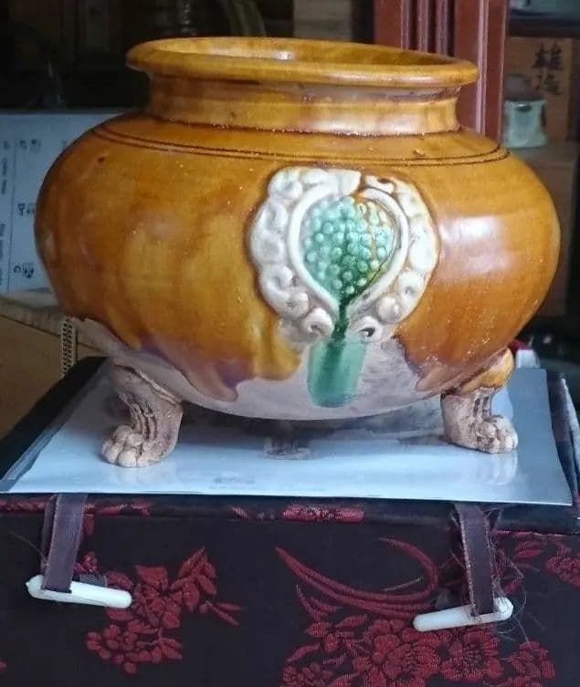 【唐三彩】三彩鍑（ふく・獣足三脚噐)